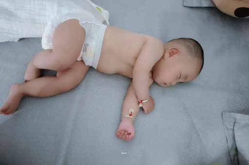 灌云宝宝先长上牙还是下牙